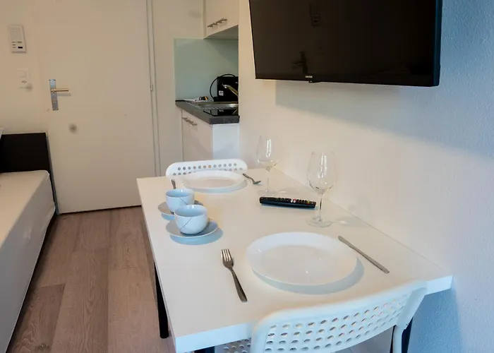 Cozy Urban In The Be-17